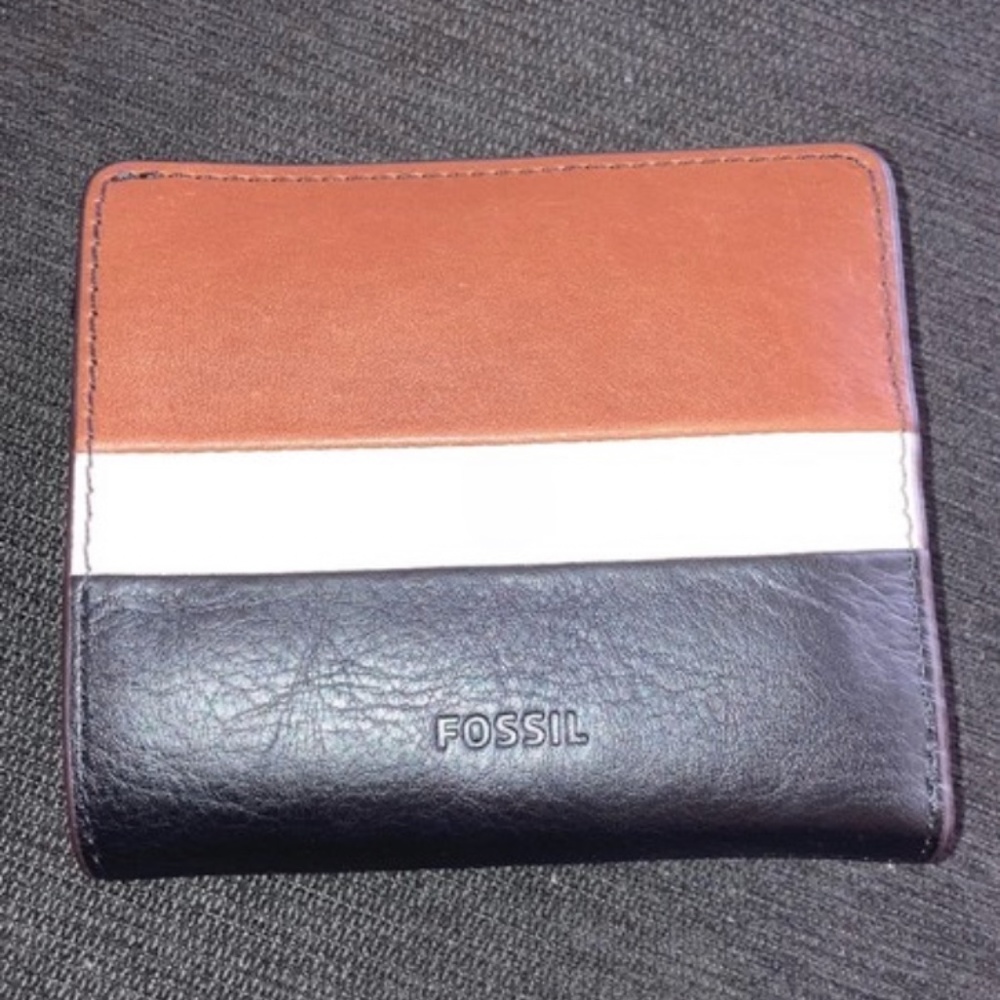 Fossil Wallet - image 1
